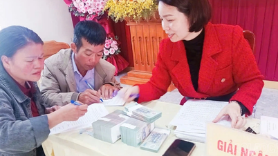 Saluran kredit praktis untuk anggota petani di komune Xuan Ai.