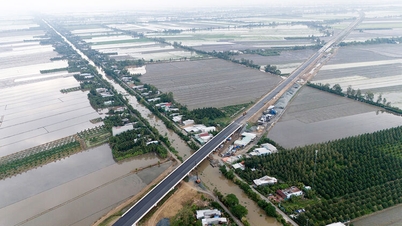 Ruas jalan tol Chau Doc - Can Tho - Soc Trang yang melewati provinsi An Giang sebelum pembukaan teknisnya.