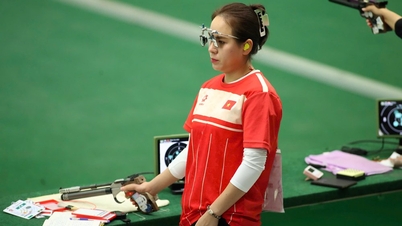 Trinh Thu Vinh shines, Vietnam's shooting team wins gold medal in team event and breaks SEA Games record.