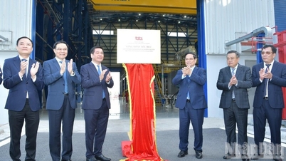 ראש הממשלה פאם מין צ'ין השתתף בטקס חנוכת תחנות הכוח LNG נהון טרך 3 ונהון טרך 4.