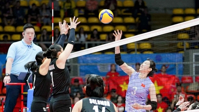 Ομάδα Βόλεϊ Γυναικών Βιετνάμ εναντίον Φιλιππίνων (Σετ 1): Ένας συναρπαστικός αγώνας αμφίρροπων αντιπάλων.