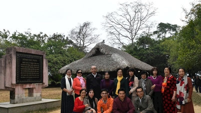 Đi để thấy mình còn những điều phải nghĩ, phải làm