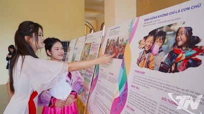 "إضاءة المستقبل - العمل معًا لكسر الحواجز بين الجنسين"