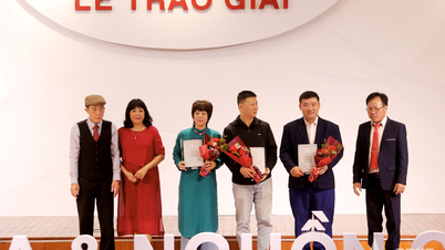 Majlis penyampaian anugerah untuk pertandingan "Puisi dan Asal Usul".