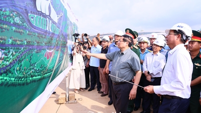 Le Premier ministre Pham Minh Chinh inspecte l'aéroport de Long Thanh pour la neuvième fois avant son vol d'essai technique.