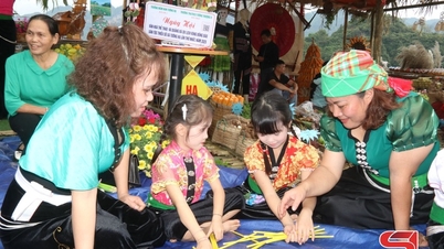 הצבעים התוססים של התלבושות המסורתיות זרחו בבהירות בפסטיבל בטונג הא.