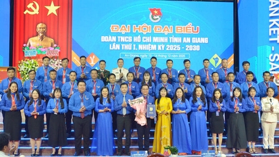 ファン・ズイ・バン氏はアンザン省青年連合の書記を務めています。