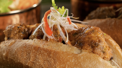 Bánh mì cá trích, bánh cua, bò tơ Củ Chi..., món ngon nhìn muốn ăn ngay