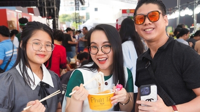 Müzisyen çift Nguyen Duy Hung ve Sa Huynh: "Pho seven herkesin kalbi Pho Günü'nde kolayca eriyecektir."