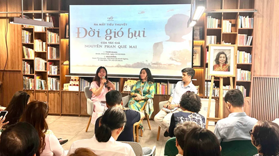 Nhà văn Nguyễn Phan Quế Mai mang “Đời gió bụi” về Việt Nam