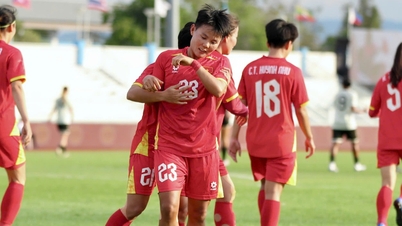 Selección femenina de Vietnam vs. Indonesia (segunda mitad) 2-0: Hai Yen marca un gol de suerte.