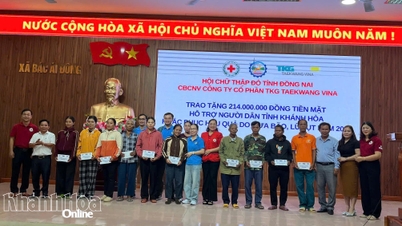 Donerade 214 miljoner VND för att stödja människor i Bac Ai Dong-kommunen i att övervinna konsekvenserna av översvämningar och kraftiga regn.