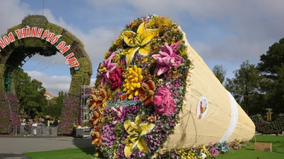 Da Lat sets record with giant flower bouquet weighing over 10 tons.