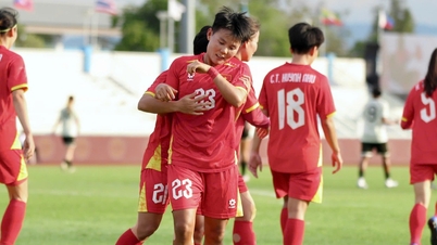 Vietnam Women's Team vs. Indonesia (second half) 5-0: Huynh Nhu scores the goal.