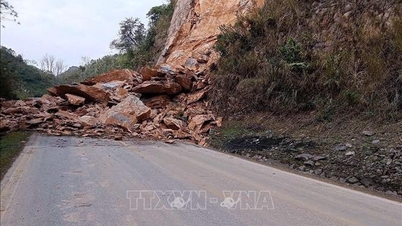 Tanah runtuh menimbus 3 orang di Phu Tho.