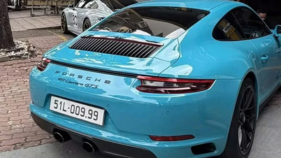 یک پورشه ۹۱۱ GTS بسیار کمیاب در ویتنام پلاکی به گرانی یک تویوتا اینووا دارد.