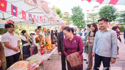 Intercambio cultural entre estudiantes vietnamitas y laosianos