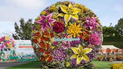 זר פרחים שובר שיאים של 108 זני פרחים שונים, גולת כותרת חדשה לדה לאט, ארץ אלף הפרחים.