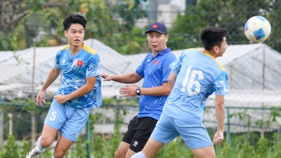 キム監督が優れた「キープアウェイ」スキルを披露し、U.23ベトナムはフィリピンとの準決勝での勝利を興奮しながら待っている。