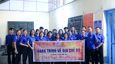 اتحادیه جوانان کمون ون هونگ سفری به اماکن تاریخی ترتیب داد.