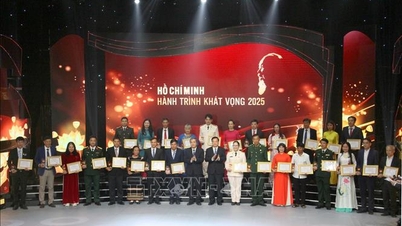 تبادل الگوهای نمونه در مطالعه و پیروی از آموزه‌های رئیس جمهور هوشی مین در مناطق مرکزی و ارتفاعات مرکزی.