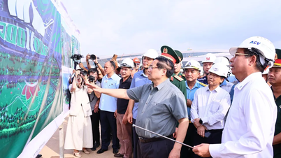 Perdana Menteri memeriksa bandara Long Thanh sebelum penerbangan pertama tiba.