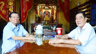 চাউ ডকে যারা তাদের কথা রাখে