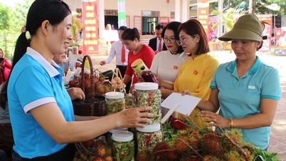 Inovativní myšlení a přístupy k posílení postavení žen.