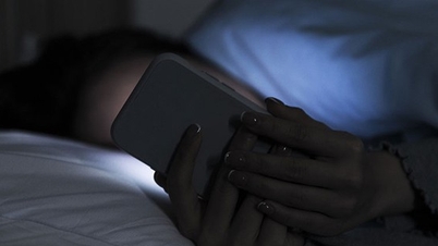 늦게까지 깨어 있거나, 아침 식사를 거르거나, 스트레스를 받으면 위염, 궤양, 위산 역류를 유발할 수 있습니다.