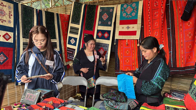 Golongan muda di Hanoi gemar meneroka ruang budaya Mong.