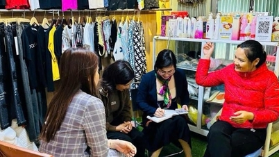 "ধাত্রী" হোয়া ল্যাক কমিউনের নারী সদস্যদের দারিদ্র্য থেকে মুক্তি পেতে সাহায্য করে।