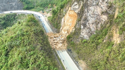 رانش زمین در بزرگراه ملی شماره ۶ در استان فو تو، که گمان می‌رود دو موتورسیکلت را زیر آب برده باشد.