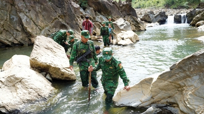 Passos incansáveis ​​na estrada da fronteira
