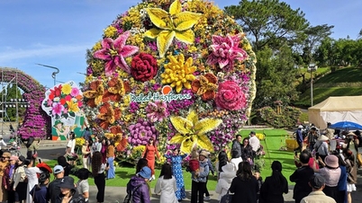 Beundre den 10 tonn tunge blomsterbuketten som satte en vietnamesisk rekord i Da Lat.