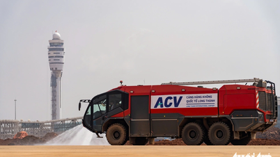 How will dust be controlled during the first technical flight to Long Thanh while the airport is still under construction?