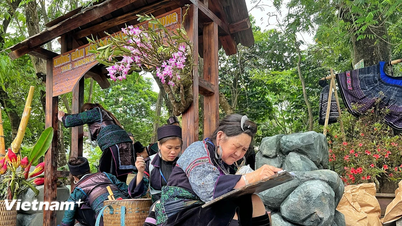 ການພັດທະນາການທ່ອງທ່ຽວໃນໝູ່ບ້ານຫັດຖະກຳພື້ນເມືອງ: ສິ່ງທ້າທາຍອັນໃຫຍ່ຫຼວງໃນການປະເຊີນກັບ "ການແຂ່ງຂັນ" ເພື່ອເຮັດໃຫ້ປະສົບການຕ່າງໆກາຍເປັນດິຈິຕອນ.