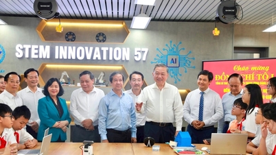 Ho Či Minovy ​​myšlenky o rozvoji učitelského sboru a uplatňování strany v současném období.