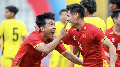 Vietnam U23 team faces off against the Philippines with a super-attacking lineup: Xuan Bac starts, determined to secure a place in the final.
