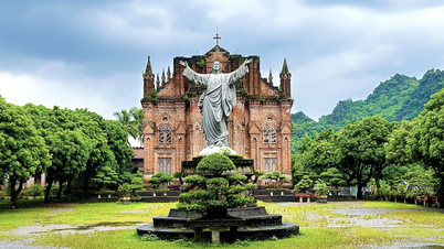 Het Chau Son-klooster, een eeuwenoude bezienswaardigheid, geeft bezoekers het gevoel alsof ze in Europa zijn.