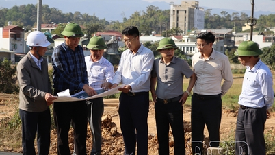 ពន្លឿនវឌ្ឍនភាពនៃគម្រោងការនៅសង្កាត់ឌៀនបៀនភូ និងសង្កាត់មឿងថាញ់។