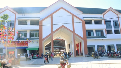 آپریشن کے ابتدائی دنوں میں نیا Muong Thanh مارکیٹ.