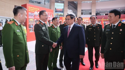 ការកសាងបន្ទាយដ៏រឹងមាំនៃស្ថិរភាពនយោបាយ ខែលដែកនៃសន្តិសុខជាយុទ្ធសាស្ត្រ និងសមរភូមិដ៏រឹងមាំសម្រាប់សណ្តាប់ធ្នាប់ និងសុវត្ថិភាពសង្គម។