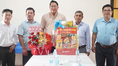 Návštěva a předávání darů farnostem během vánočního období roku 2025.