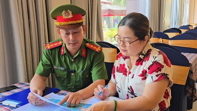 Thu Duc bölgesindeki polisler, ikamet kaydını teşvik etmek için 'her pansiyona gidiyor, her otelin kapısını çalıyor'.