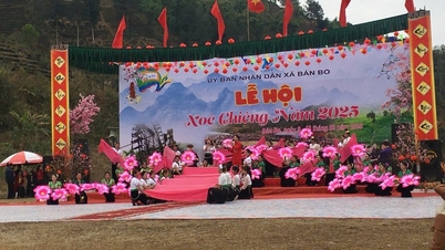 बान बो कम्यून की महिलाएं संस्कृति का संरक्षण करती हैं।