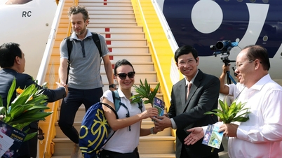 ប្រទេសវៀតណាមស្វាគមន៍ភ្ញៀវទេសចរអន្តរជាតិទី 20 លាននាក់របស់ខ្លួន ដោយបានបង្កើតកំណត់ត្រាថ្មីជាលើកដំបូងក្នុងរយៈពេល 65 ឆ្នាំ។