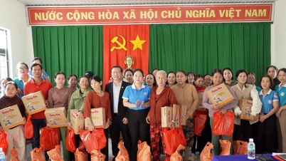 សង្កាត់បាក់កាំរ៉ាញ់ ចែកអំណោយ និងការគាំទ្រដល់គ្រួសារក្រីក្រ និងគ្រួសារជិតក្រីក្រក្នុងឱកាសបុណ្យណូអែល។