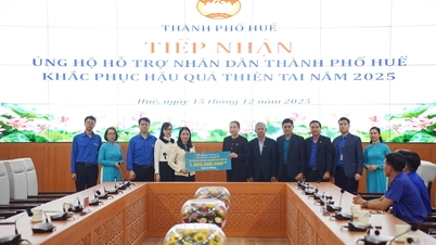 Vietnam Airlines wspiera miasto Hue kwotą 1 miliarda VND i 2000 koców, aby pomóc w walce ze skutkami klęsk żywiołowych w 2025 roku.