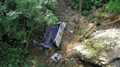 कोलंबिया में स्कूल बस खाई में गिरी, 17 लोगों की मौत।