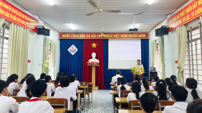 تقریباً 400 طلباء اور اساتذہ کو سمندر، جزیروں اور فوجی روایات پر پروپیگنڈا دیا گیا۔